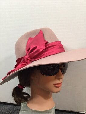 Giovannio Wide-Brim mauve Wool Fedora with Fuchsia Satin Band